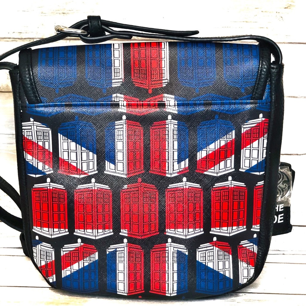 SOLD♏️Doctor Who Union Jack Tardis Print Crossbody w/ Detachable Charms 8”x8” - Picture 2 of 11